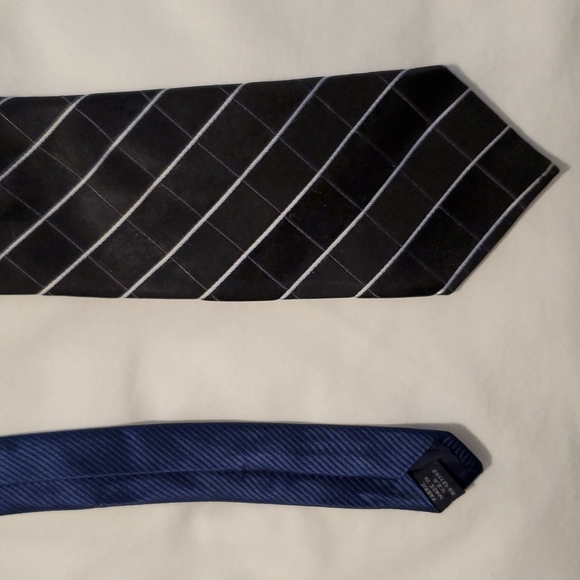 Men's Tommy Hilfiger black pattern with blue, 5 foot in length - Picture 2 of 6